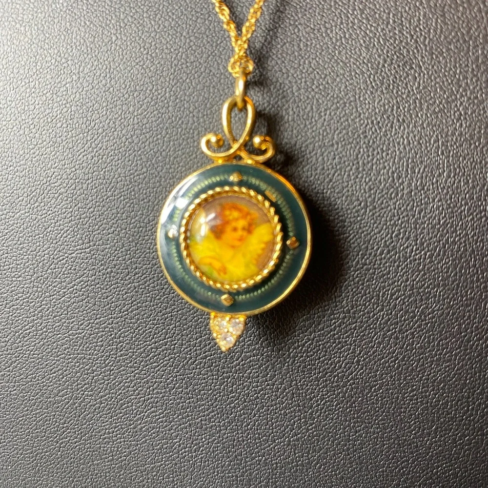 Vintage Nina Ricci Avon Locket Necklace Angel Pendant Gold Tone 16-19